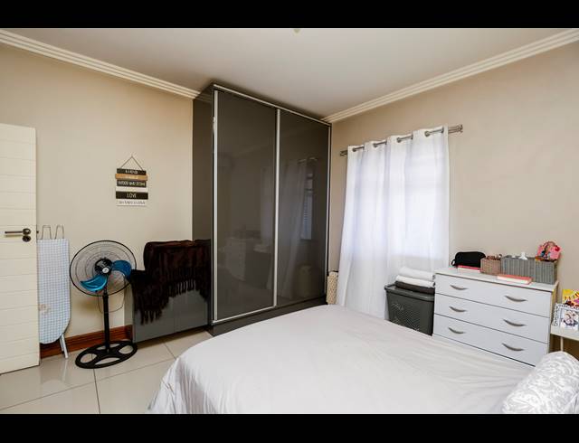 2 BEDROOM APARTMENT FOR SALE IN UMHLANGA RIDGE